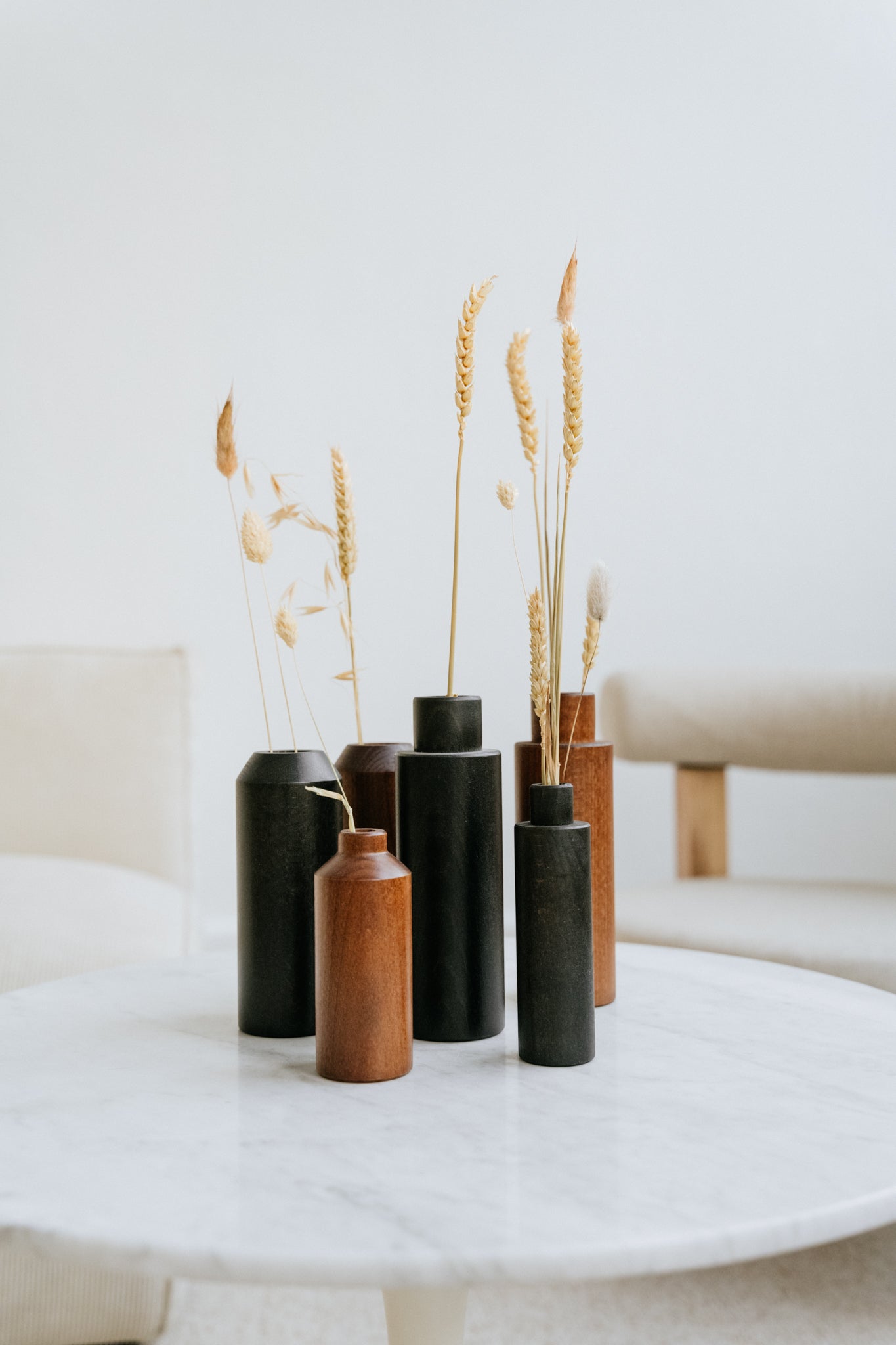 Trio de vases teintés noir