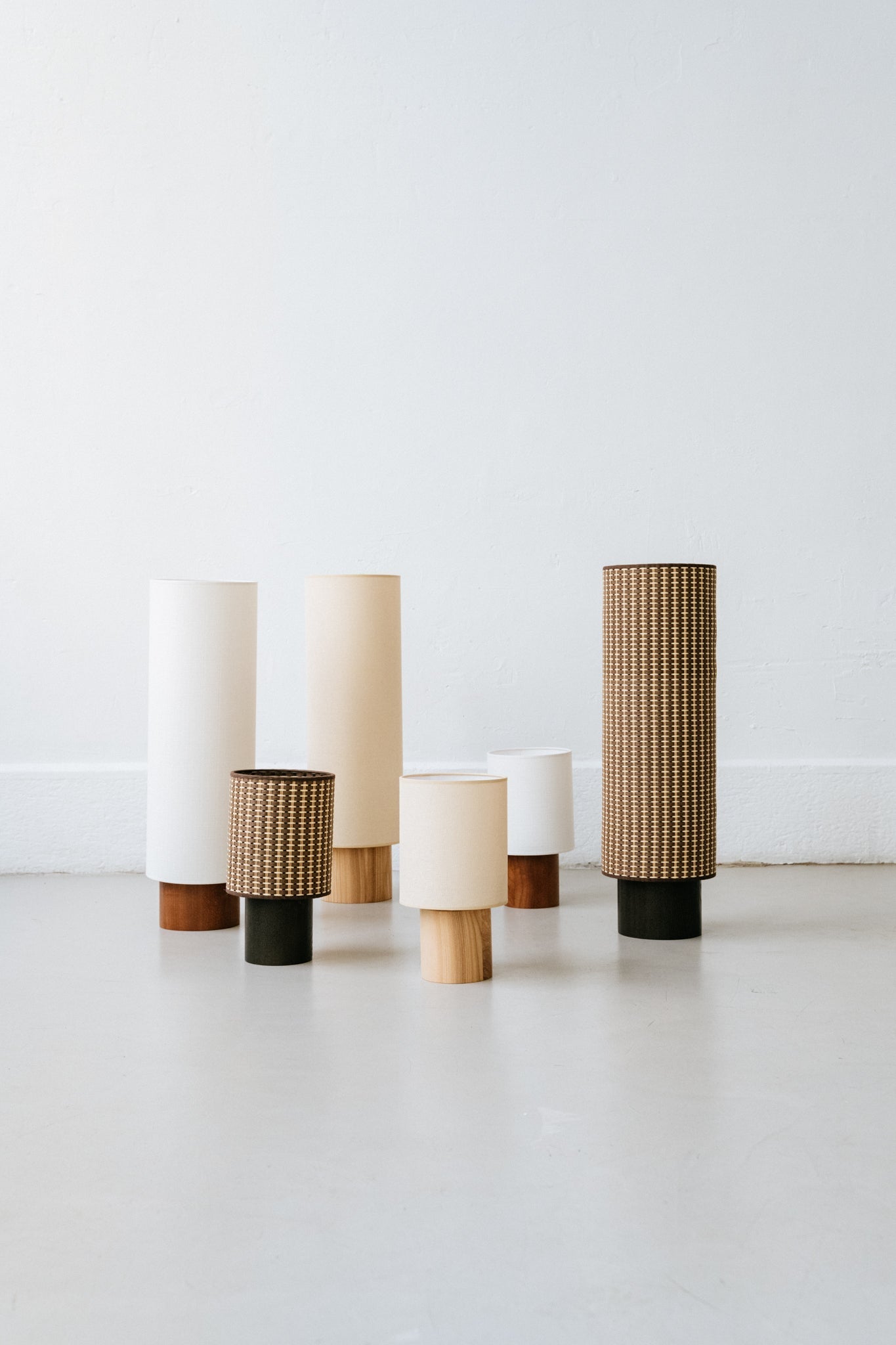 PETITE SIMONE / Bois finition noyer et lin blanc