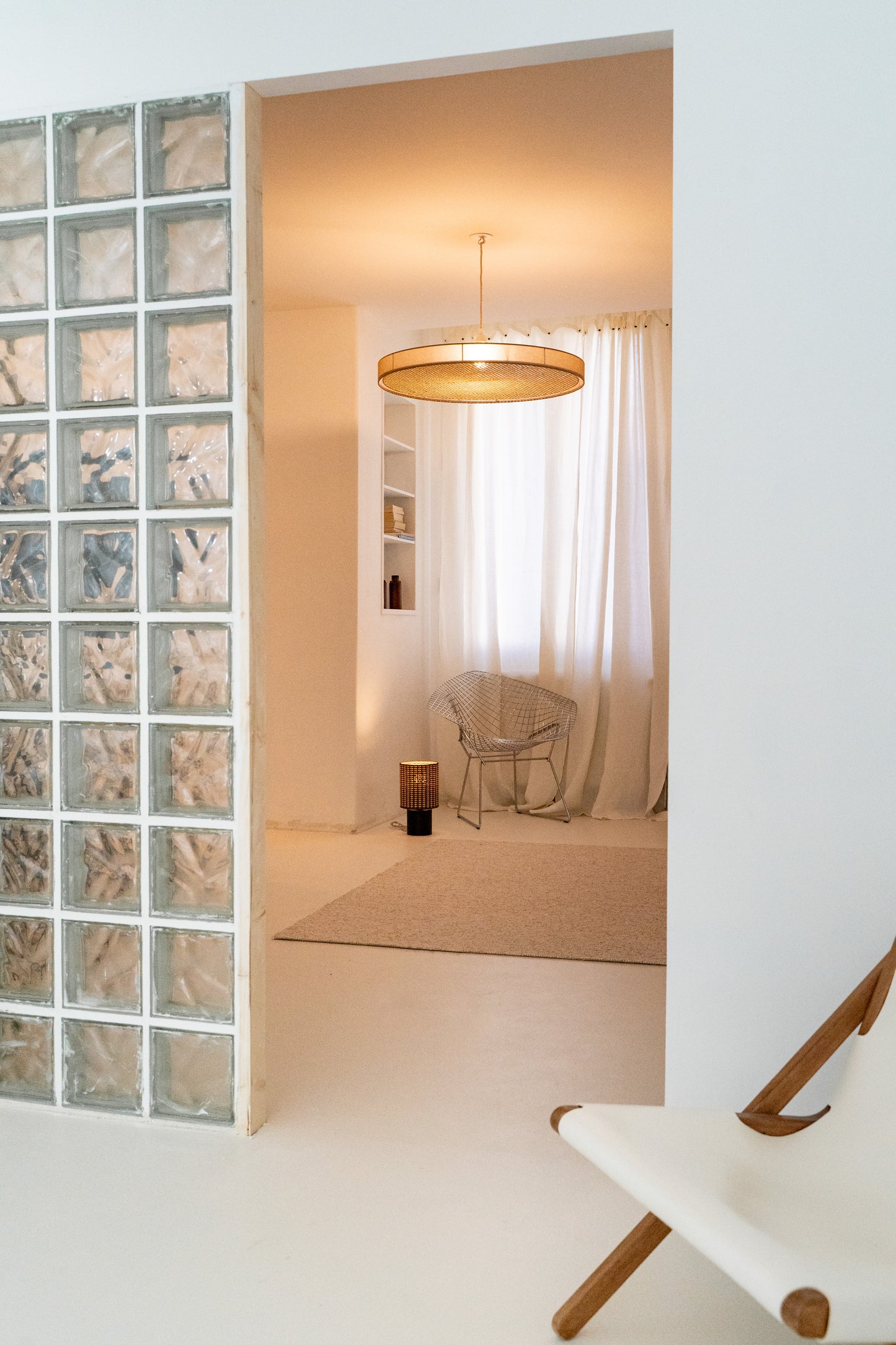 Suspension ECLIPSE en cannage / petite format beige