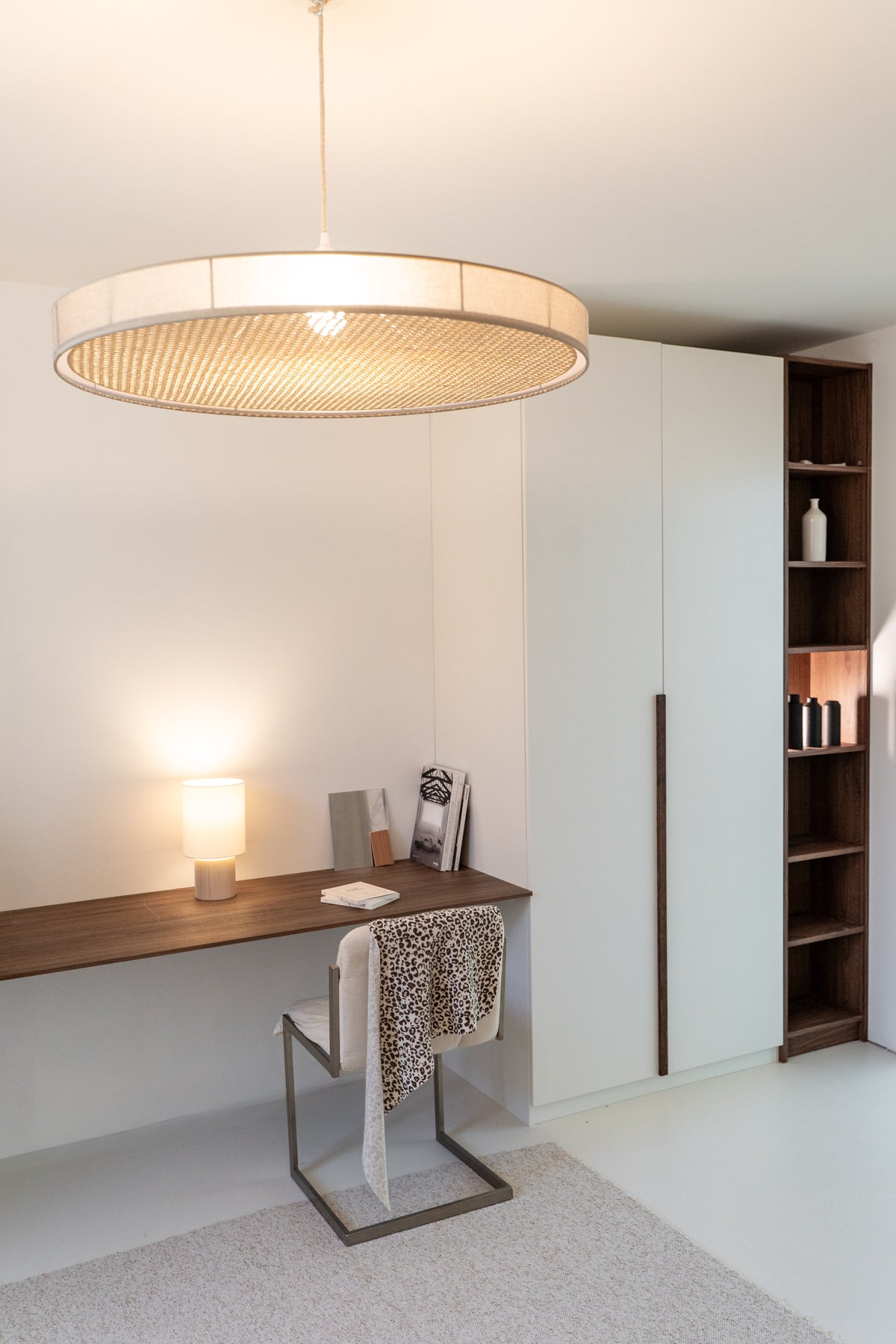 Suspension ECLIPSE en cannage / petite format beige