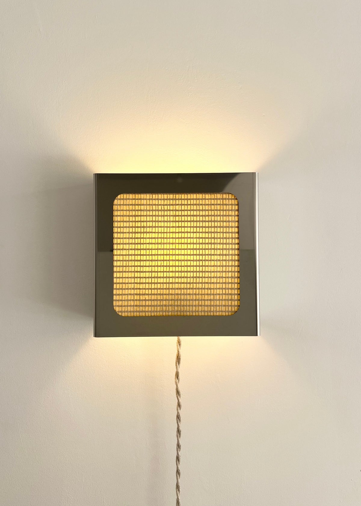 Lampe applique NICOLE carre beige motifs carré