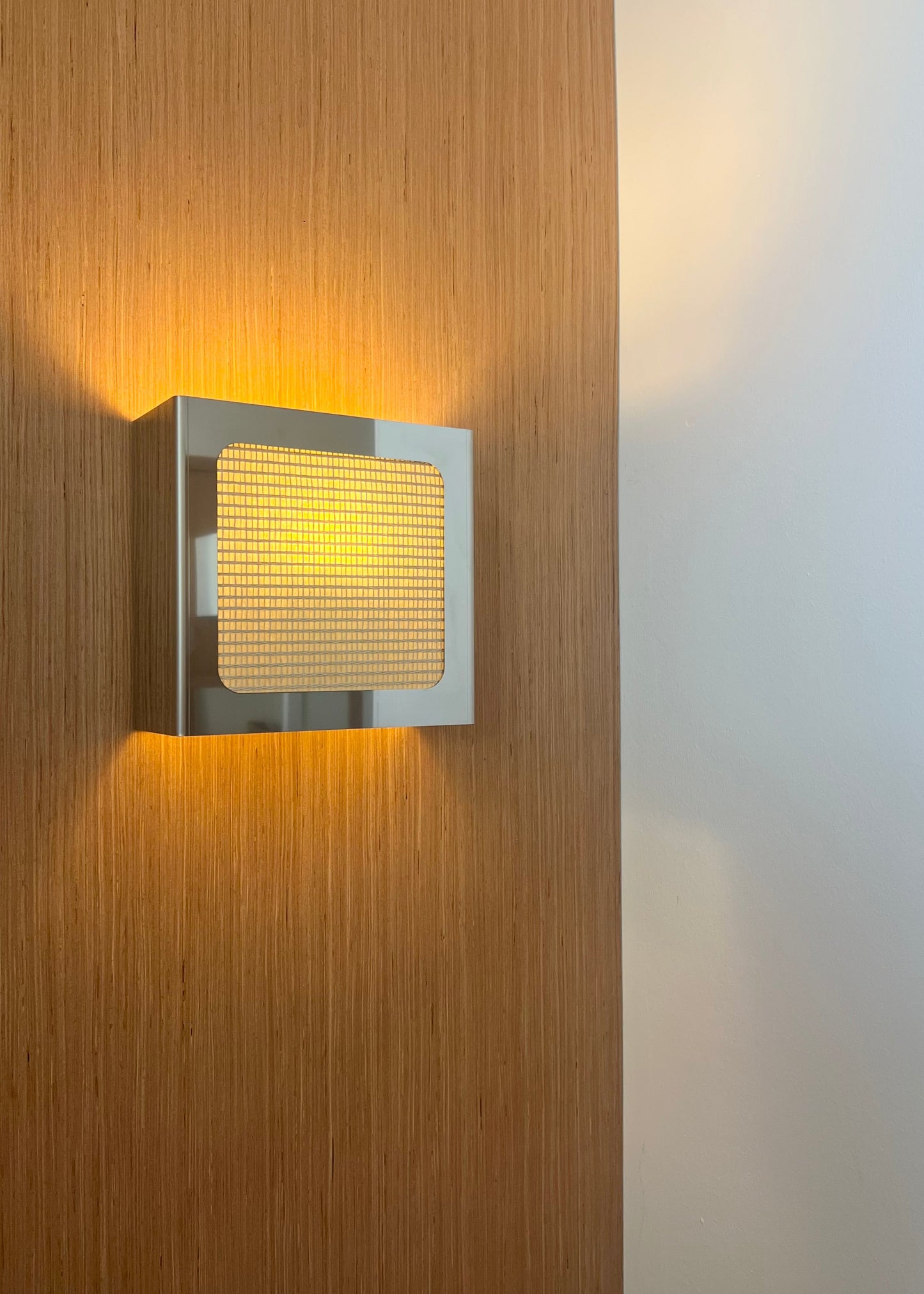 Lampe applique NICOLE carre beige motifs carré