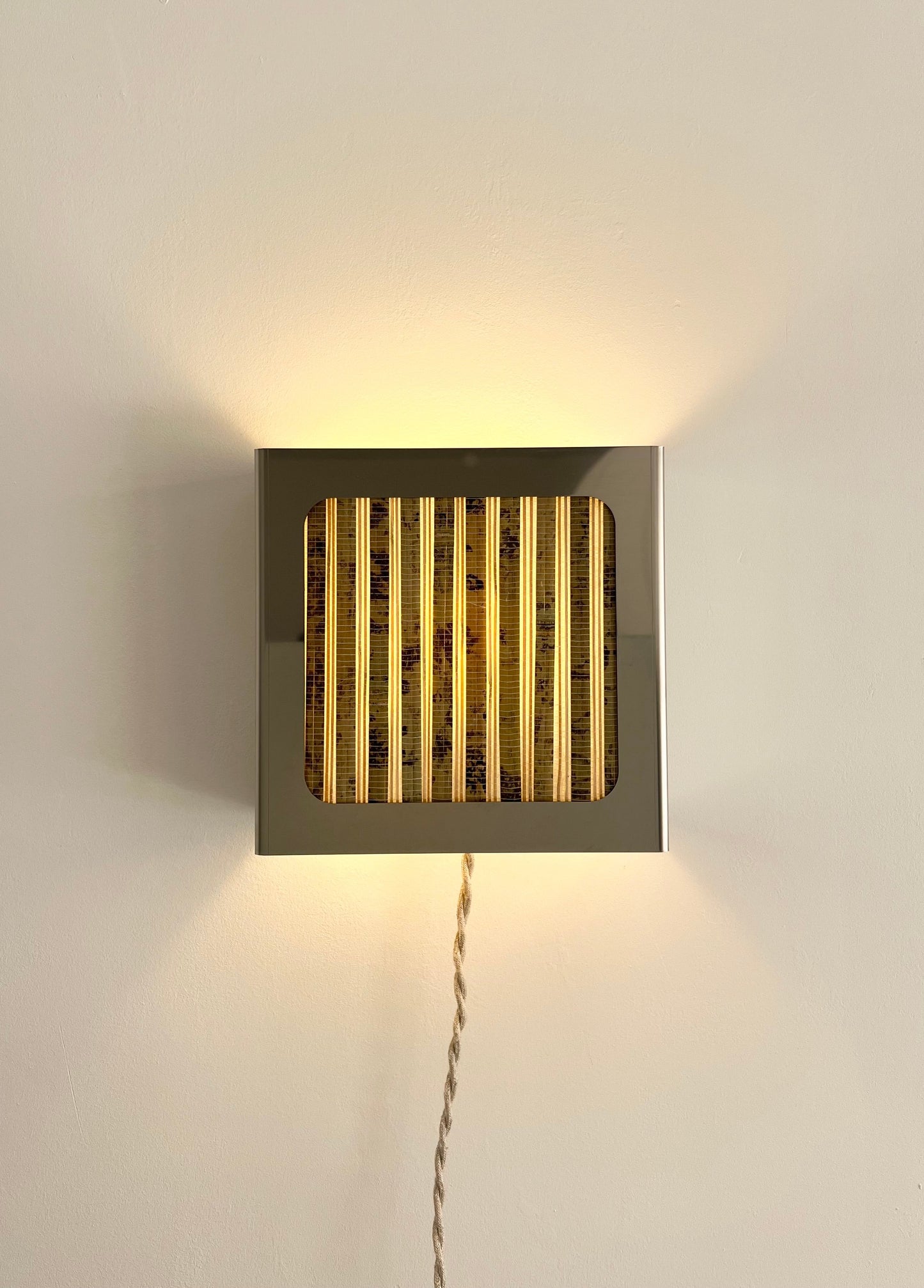 Lampe applique NICOLE carré motifs rayé chiné