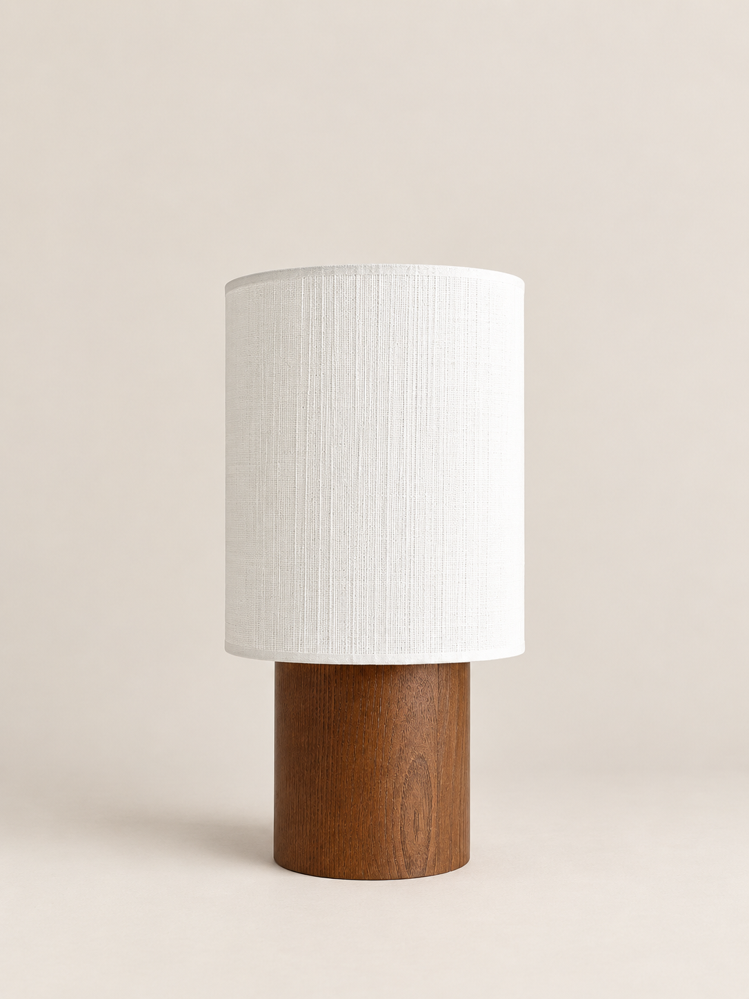 Lampe à poser SIMONE / Petit format en Bois finition noyer et lin blanc