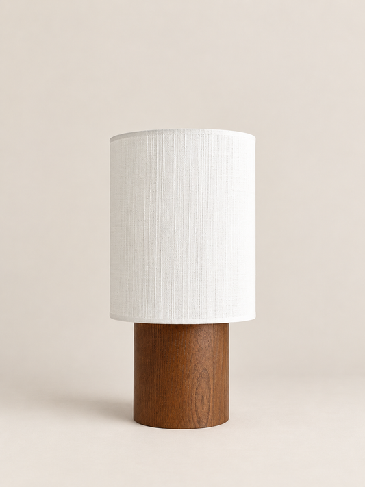 Lampe à poser SIMONE / Petit format en Bois finition noyer et lin blanc